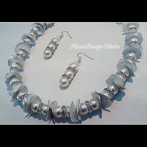 NWT Swarovski Crystal Pearl Necklace Set. - Picture 4 of 8